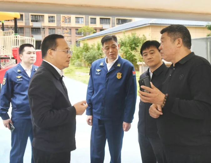 市領(lǐng)導(dǎo)現(xiàn)場督導(dǎo)高層建筑消防問題治理